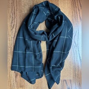 Black w/Metallic Silver Threads Scarf